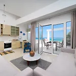 Almia クリッシ・アモウディア