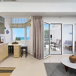 Almia クリッシ・アモウディア